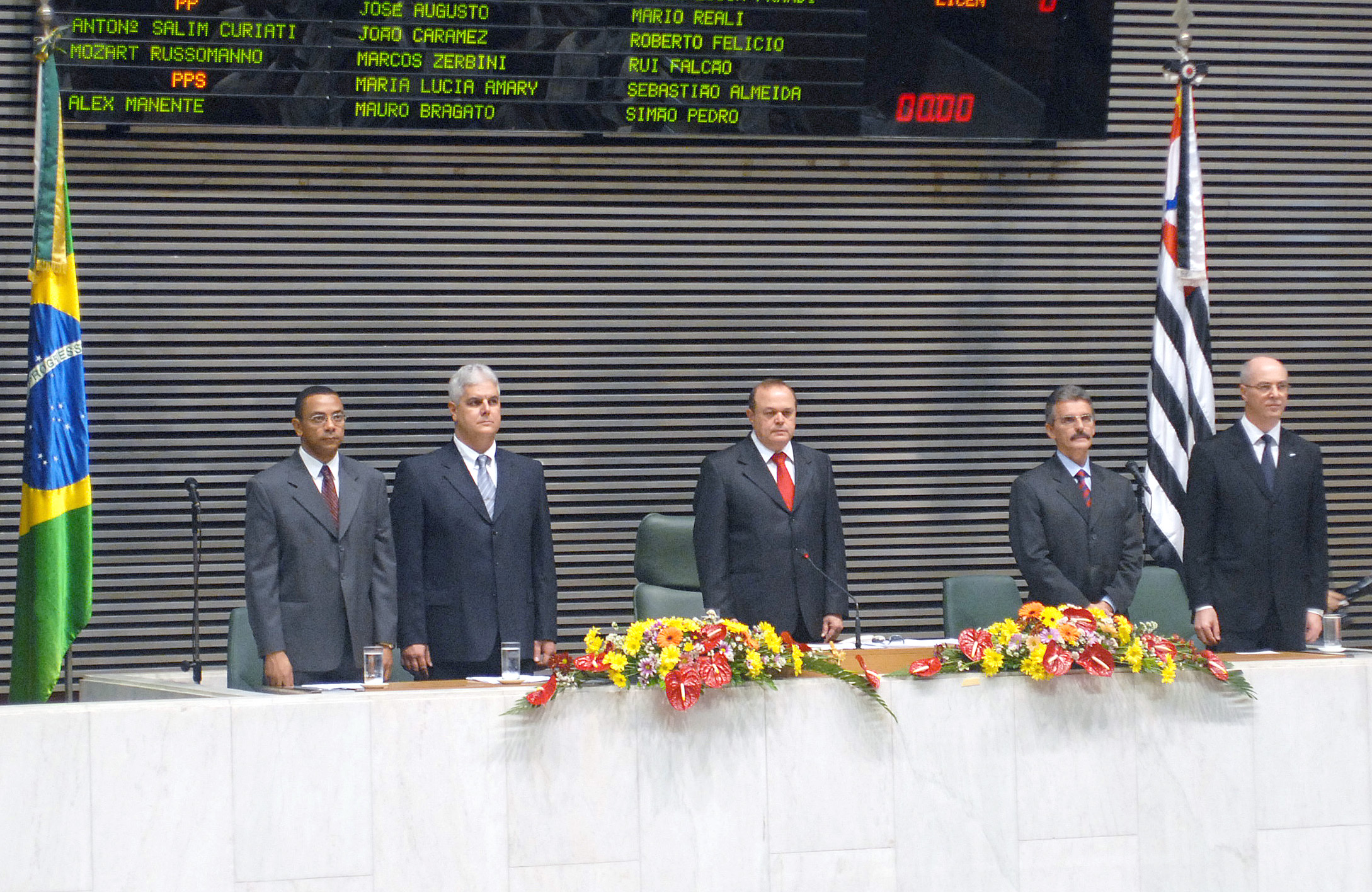 Camillo Lellis, Wellington Silvrio, deputado Luis Carlos Gondim, Ronaldo Fernandes e Vagner Galeote<a style='float:right;color:#ccc' href='https://www3.al.sp.gov.br/repositorio/noticia/03-2008/solene eaton.jpg' target=_blank><i class='bi bi-zoom-in'></i> Clique para ver a imagem </a>